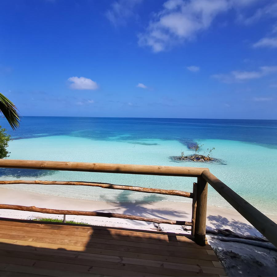 Suite con terraza y vista panoramica al mar destacada